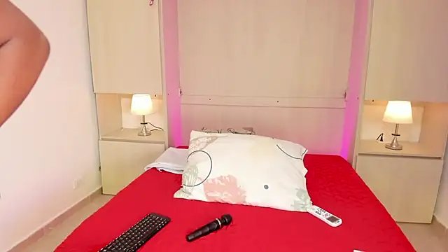 Snapshot of EmilyyStuart chatting on October 2025 03:51:02 AM EmilyyStuart online show from October 2025 03:51:02 AM