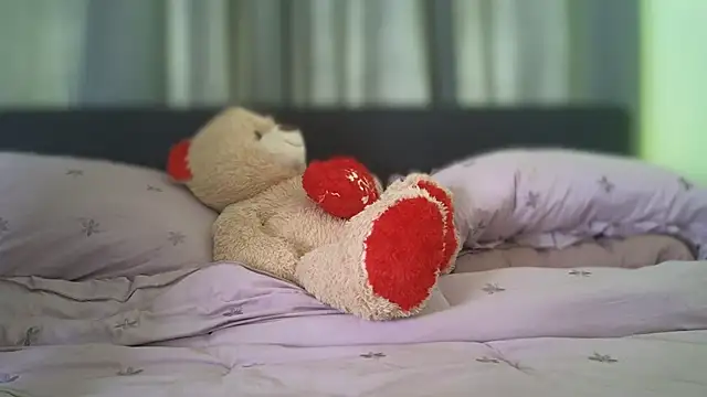 Snapshot of longislandprincess chatting on April 2026 03:42:02 PM longislandprincess online show from April 2026 03:42:02 PM