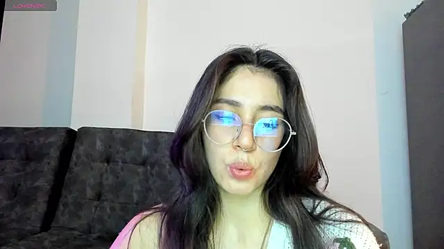 emmadiaz1 online show from December 2024 01:30:01 AM