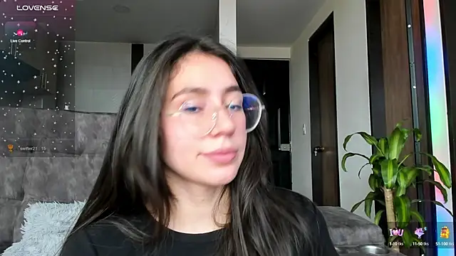 Snapshot of emmadiaz1 chatting on December 2024 05:42:01 PM emmadiaz1 online show from December 2024 05:42:01 PM