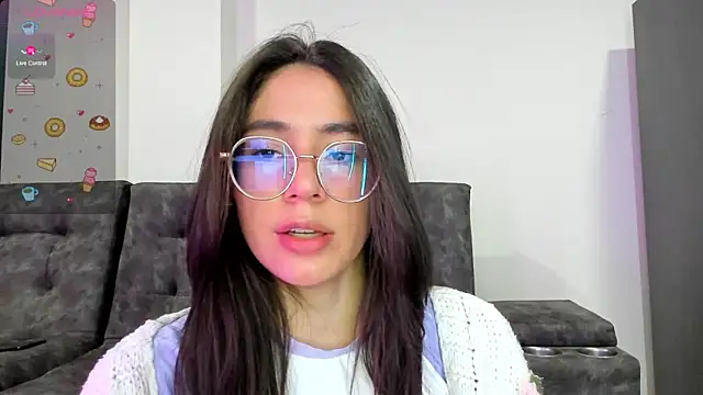 Snapshot of emmadiaz1 chatting on January 2025 11:59:02 PM emmadiaz1 online show from January 2025 11:59:02 PM