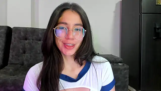 Snapshot of emmadiaz1 chatting on March 2025 04:34:02 AM emmadiaz1 online show from March 2025 04:34:02 AM