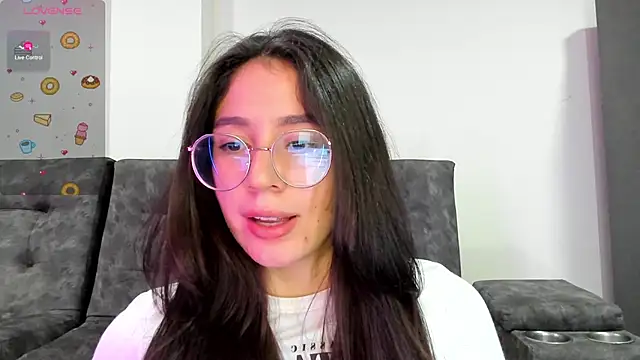 Snapshot of emmadiaz1 chatting on March 2025 06:00:02 AM emmadiaz1 online show from March 2025 06:00:02 AM