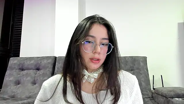 emmadiaz1 online show from September 2025 02:33:01 AM