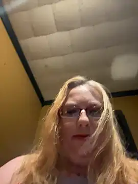 Snapshot of CherishWilliams chatting on April 2026 06:27:02 AM CherishWilliams online show from April 2026 06:27:02 AM