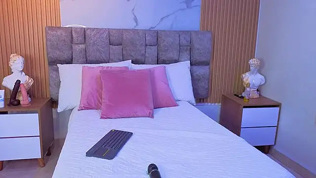 Khalifa fletcher online show from November 2025 01:04:02 AM