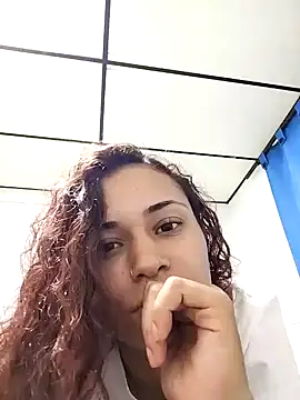 Snapshot of caroline0997 chatting on January 2025 12:34:02 AM caroline0997 online show from January 2025 12:34:02 AM