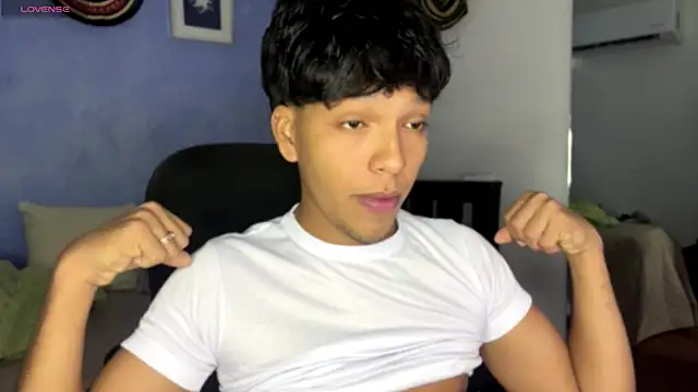 Snapshot of Xander_bonnet1 chatting on September 2025 12:17:02 PM Xander bonnet1 online show from September 2025 12:17:02 PM