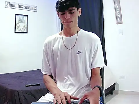 harrytomson 1 online show from November 2025 11:52:01 PM