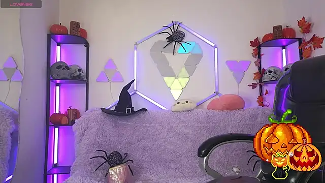 littlevixen18 online show from October 2025 02:17:02 PM