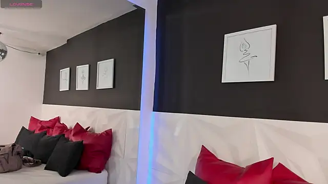 scarlet castro online show from October 2025 04:48:02 PM