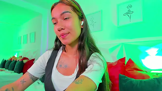 scarlet castro online show from March 2026 05:05:02 PM