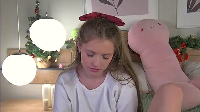 AshleyDouglas online show from December 2024 01:32:01 PM