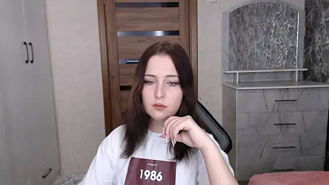 Kristy-Max online show from November 2025 08:08:01 PM