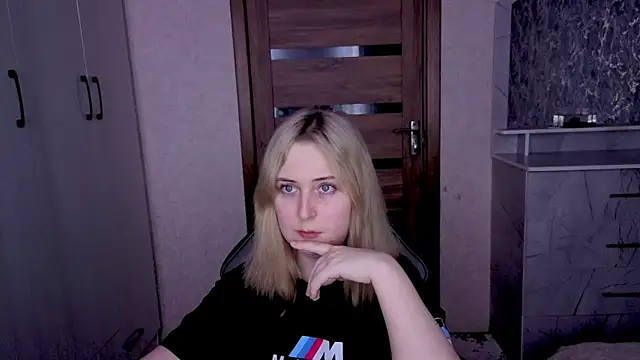 Kristy-Max online show from February 2026 09:11:01 PM