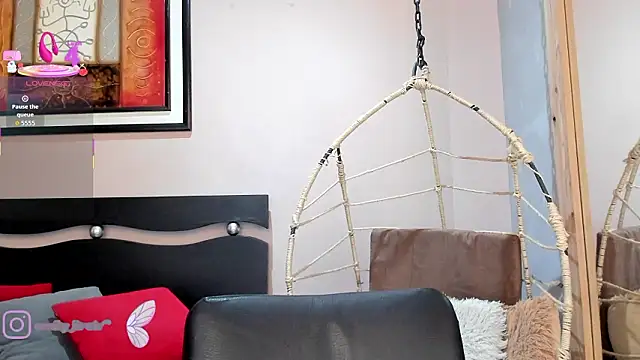  EmilyJireh  online show from January 2026 04:44:01 PM