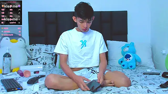 Tonny twink  online show from February 2025 04:35:01 PM