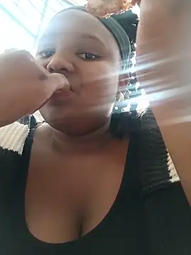 Snapshot of queenxdede chatting on June 2026 12:36:01 PM queenxdede online show from June 2026 12:36:01 PM