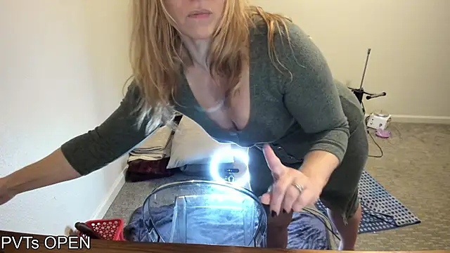 Peaches N Kreme online show from October 2025 02:26:01 AM