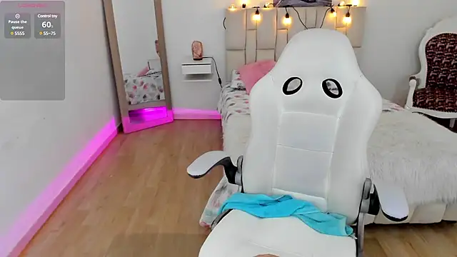 zoe turnner 18 online show from February 2025 11:22:01 AM