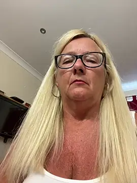 Snapshot of Foxy-Lucy chatting on June 2026 09:58:01 AM Foxy-Lucy online show from June 2026 09:58:01 AM