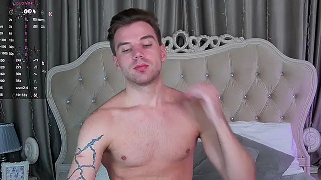 ArthurWhitee online show from January 2025 10:38:02 AM