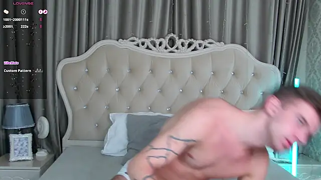 ArthurWhitee online show from January 2025 04:15:02 AM