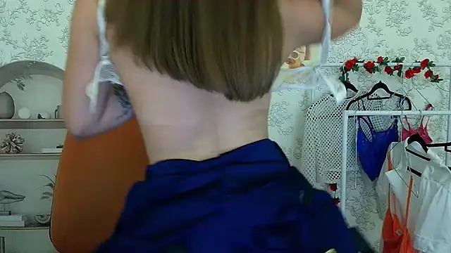  Barbie Kiss  online show from October 2025 02:39:01 PM