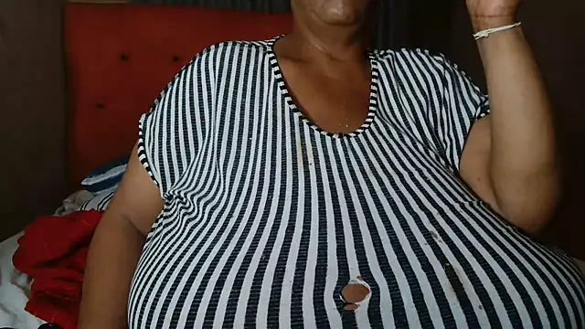 tinagiant online show from April 2026 07:29:02 PM