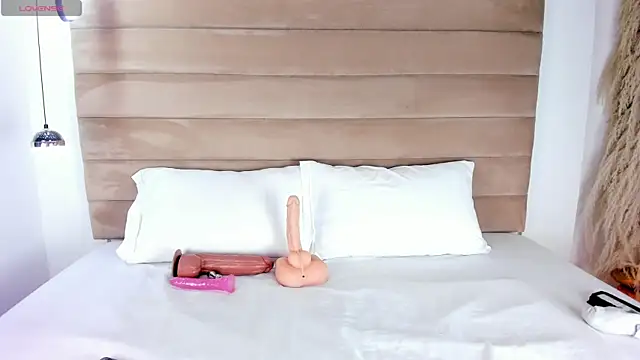 Snapshot of IsabellaJonns chatting on February 2025 04:25:02 AM IsabellaJonns online show from February 2025 04:25:02 AM