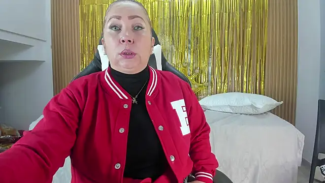 Danna topless online show from October 2025 12:06:01 PM