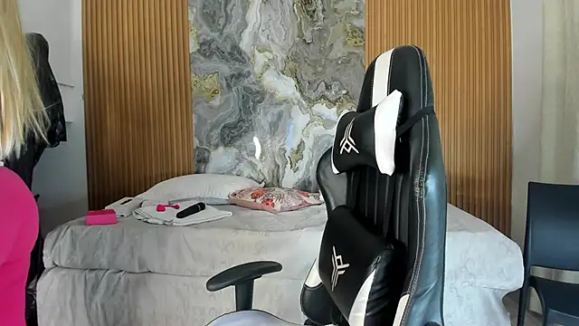 Danna topless online show from November 2025 12:07:01 PM