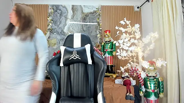 Danna topless online show from December 2025 12:01:02 PM