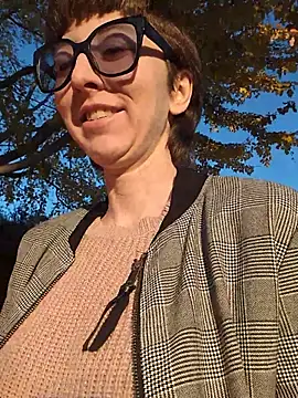 lovelylucyy online show from December 2025 10:50:02 PM