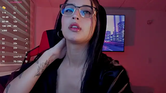 Snapshot of Charlotte_greys chatting on October 2025 09:45:01 PM Charlotte greys online show from October 2025 09:45:01 PM