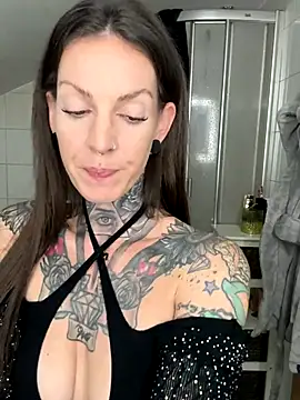 BrownieyQueen online show from November 2025 05:13:01 PM