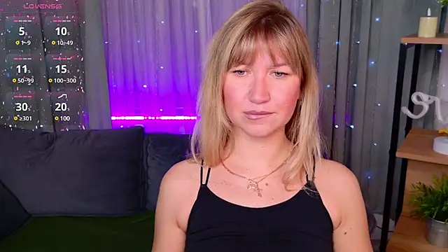 MilaBott online show from March 2025 06:04:02 PM