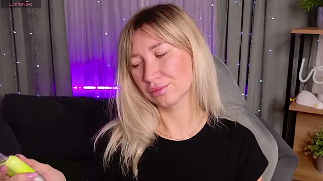 MilaBott online show from September 2025 08:22:01 PM