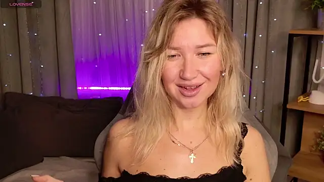 MilaBott online show from October 2025 08:18:01 PM