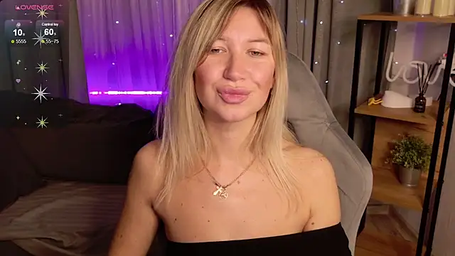 MilaBott online show from October 2025 08:40:02 PM