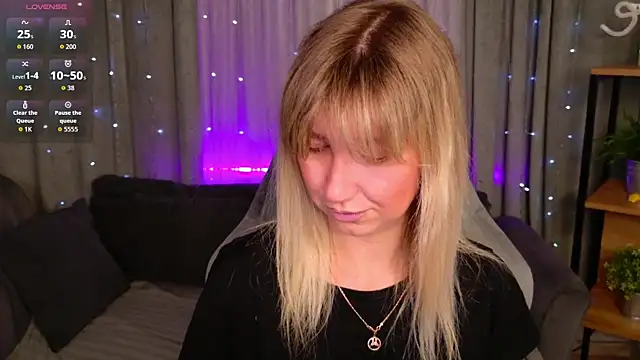 MilaBott online show from April 2026 07:14:01 PM