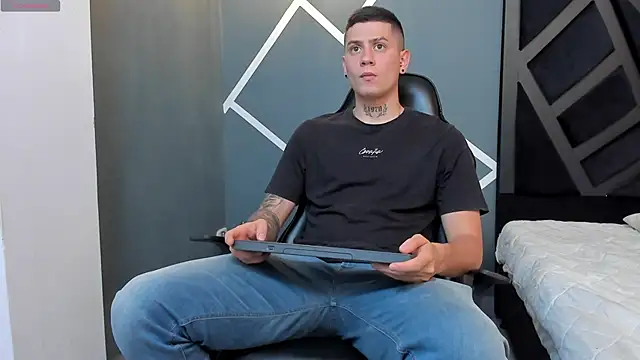 Yeiko Romero  online show from January 2025 05:19:01 PM