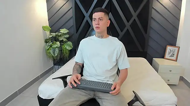 Yeiko Romero  online show from February 2025 05:16:01 PM