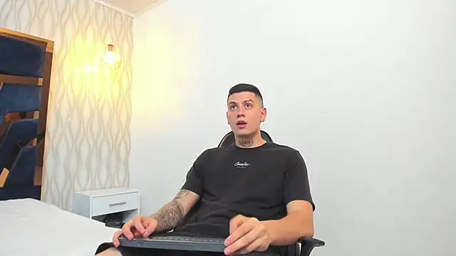 Yeiko Romero  online show from February 2025 05:24:01 PM