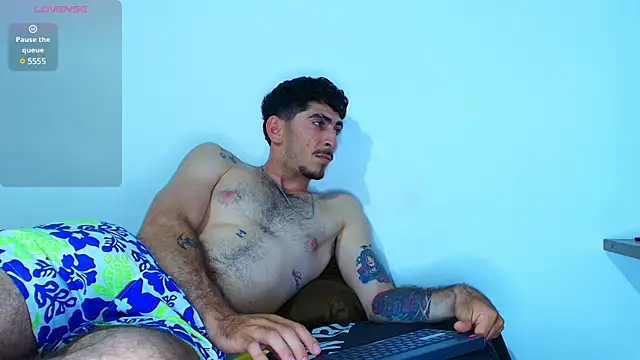 Snapshot of Thomass00 chatting on December 2024 03:36:01 AM Thomass00 online show from December 2024 03:36:01 AM