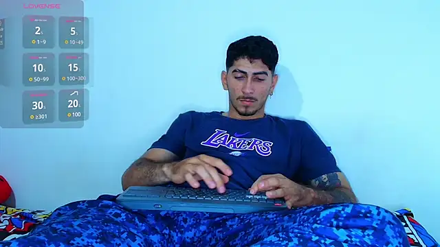 Snapshot of Thomass00 chatting on December 2024 02:33:01 AM Thomass00 online show from December 2024 02:33:01 AM