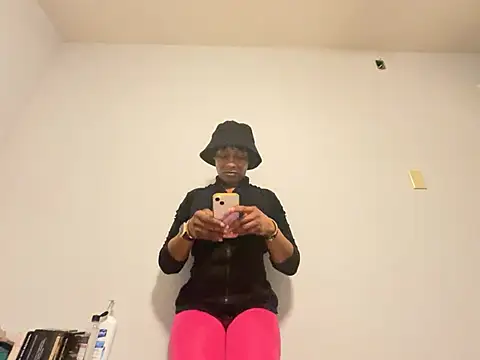 Snapshot of wynterheat chatting on February 2025 08:22:02 AM wynterheat online show from February 2025 08:22:02 AM