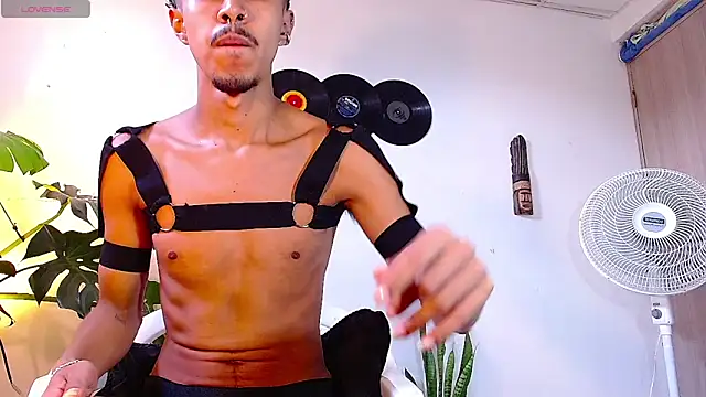 Snapshot of RyanRizzo chatting on December 2024 03:11:01 PM RyanRizzo online show from December 2024 03:11:01 PM