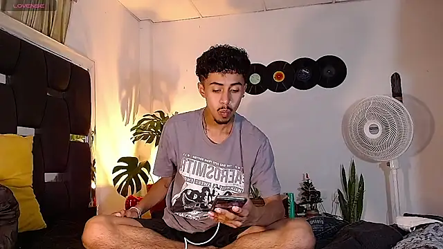 Snapshot of RyanRizzo chatting on December 2024 10:41:01 PM RyanRizzo online show from December 2024 10:41:01 PM