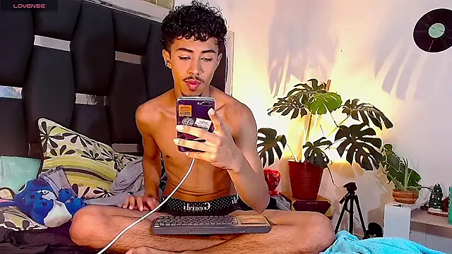 Snapshot of RyanRizzo chatting on December 2024 12:22:02 AM RyanRizzo online show from December 2024 12:22:02 AM